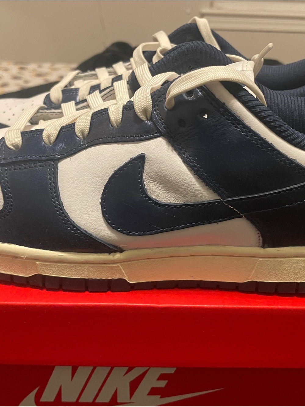 Nike Men's Navy Blue and White Low-Top Sneakers